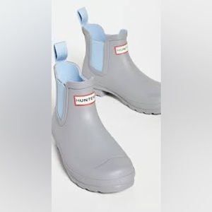 Hunter Chelsea Boots: Tundra Grey/Blue Frost.